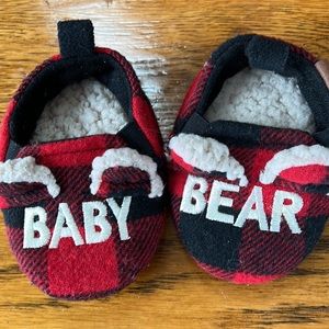 Dearfoams brand Baby Bear infant slippers.  Infant size 12-18 months (3-4).